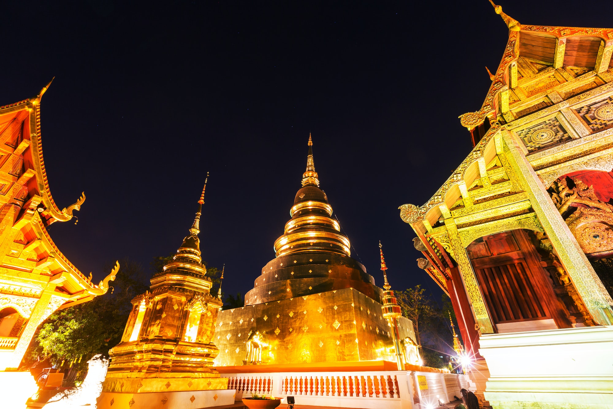 night-temple-in-thailand.jpg